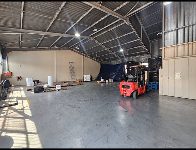 1,875M² WAREHOUSE FOR SALE IN ISANDO